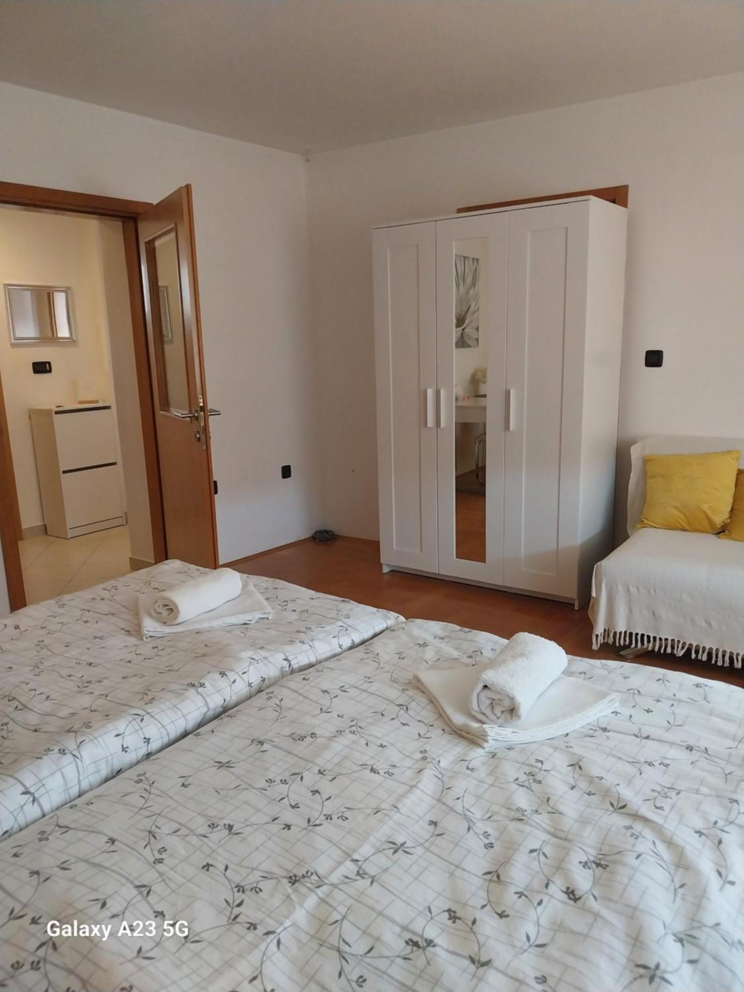 Apartman Bloom Apartment Osijek Bagian luar foto