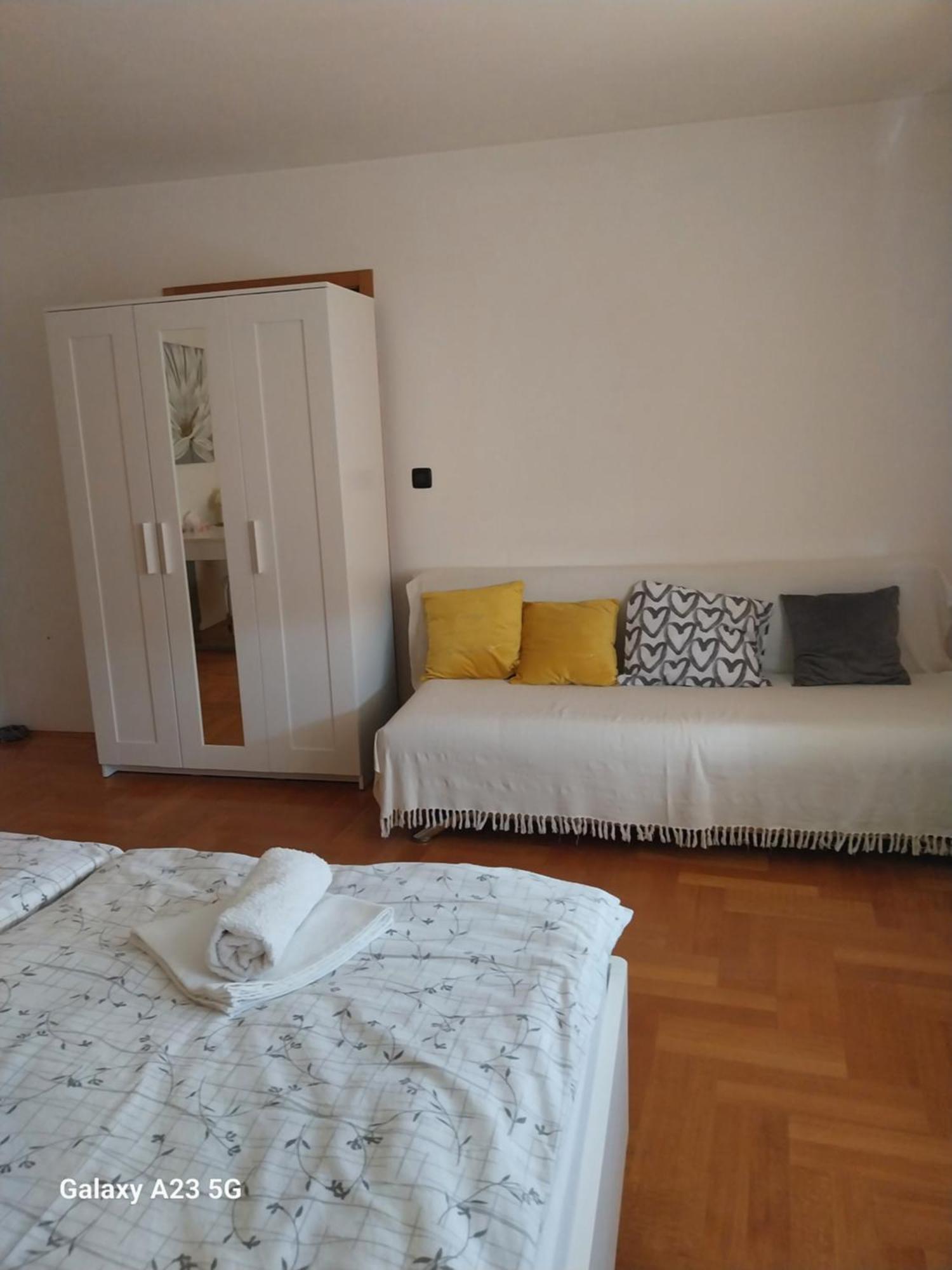 Apartman Bloom Apartment Osijek Bagian luar foto