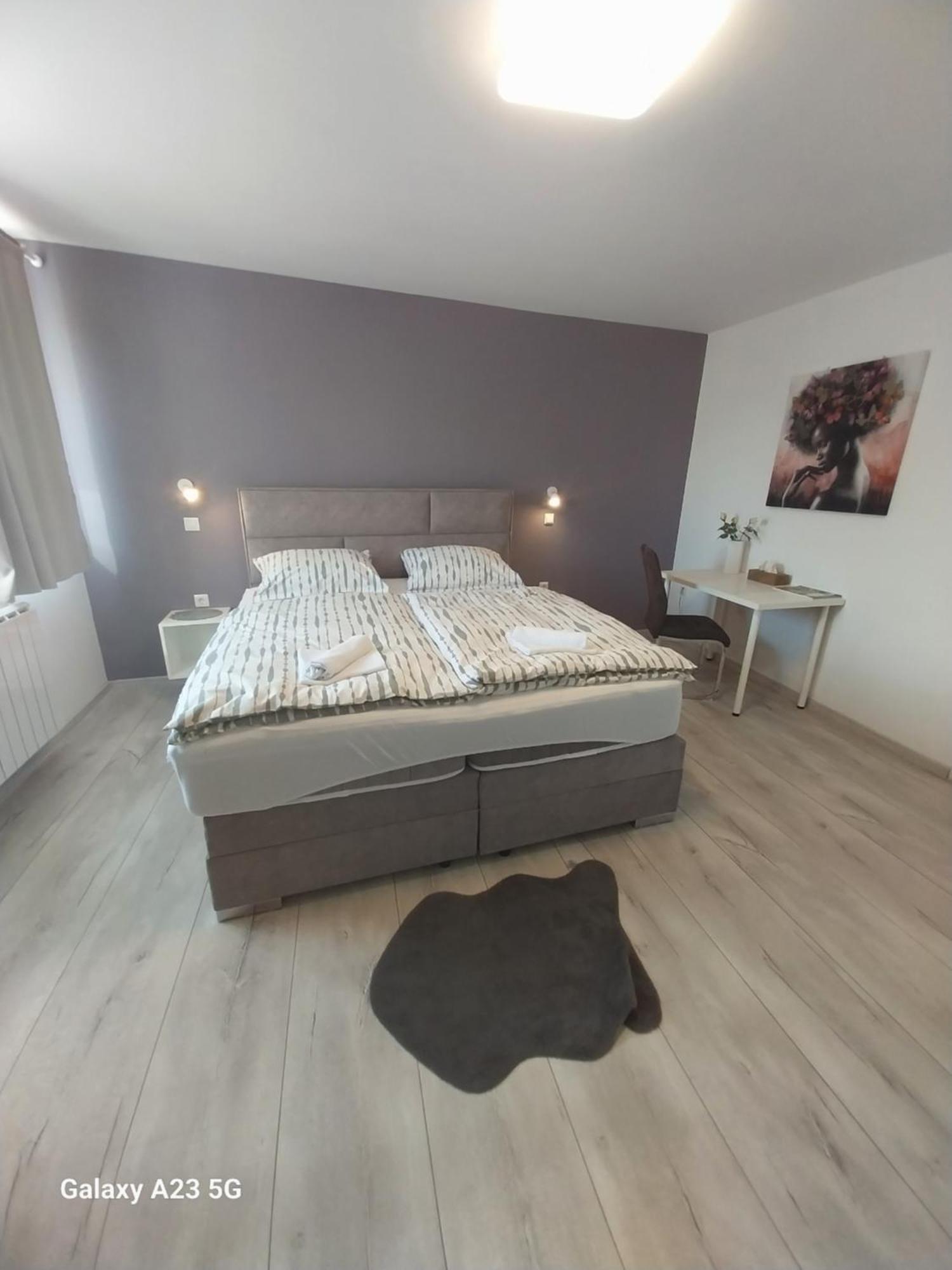 Apartman Bloom Apartment Osijek Bagian luar foto